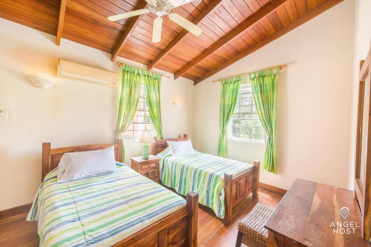 2-Story Townhome With Private Pool, Ideal For Group! Christ Church Exterior foto